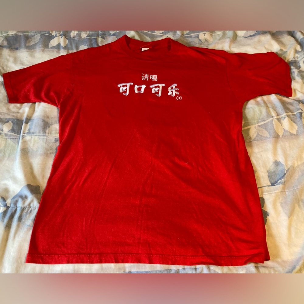 Vintage Disney World EPCOT Club Cool "Drink Coca-Cola" Brand T-Shirt in Chinese